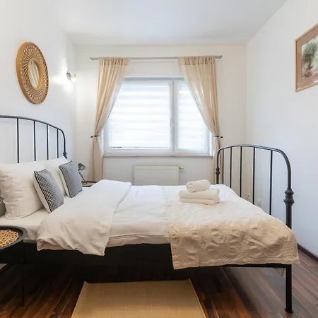 Orkana Spacious By Bookinghost דירה קטוביץ